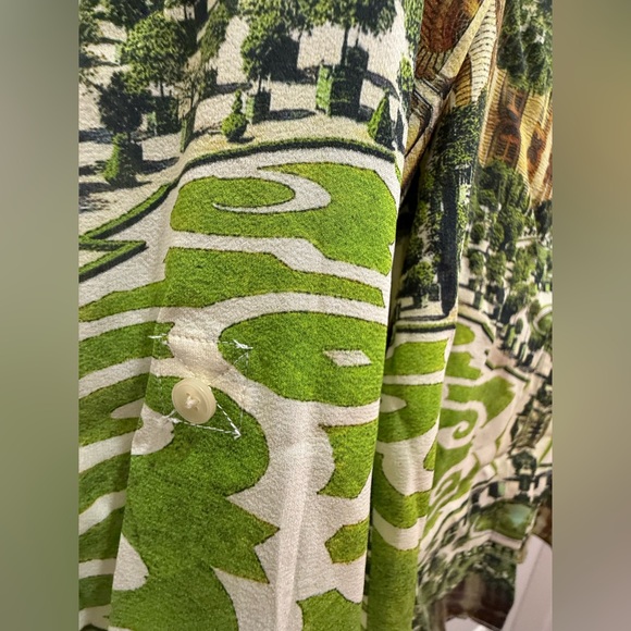 Alice + Olivia. Mirrored Garden Silk Blouse. Size XS. - Picture 6 of 11